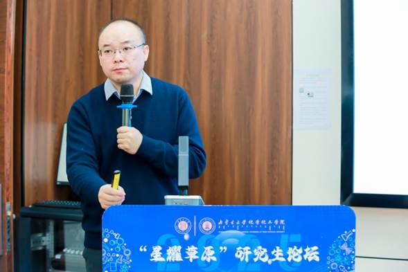 图片包含 人, 室内, 桌子, 前AI 生成的内容可能不正确。